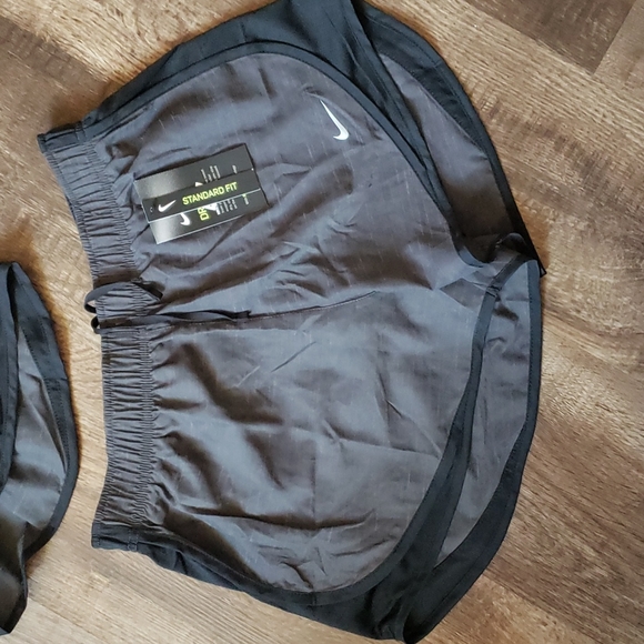 Nike Dri-fit shorts - Picture 4 of 5